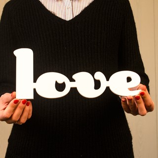 Надпись LOVE красивыми буквами